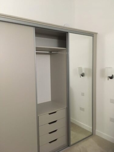 Short hanging space and chest of drawers