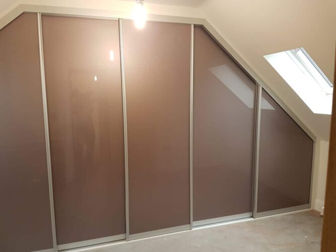 Double eaves sliding wardrobe