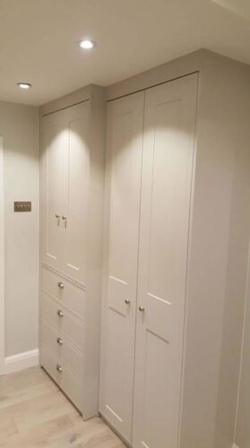 Hinged wardrobe with drawers