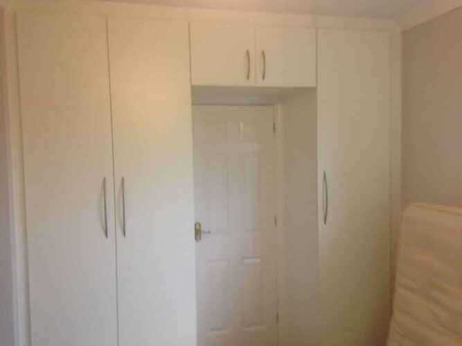 Platinum White - Venice Style. Wardrobes around the en suite door