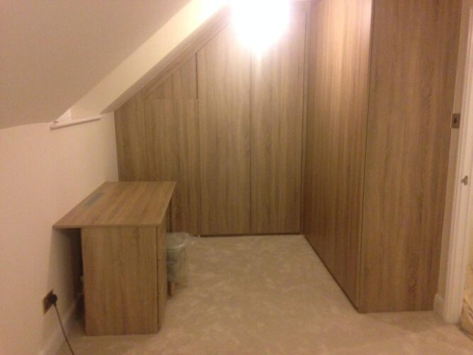 Angle Corner Wardrobe & Dressing Table. Grey Bardolino Oak - Venice style doors, dressing table above the radiator with top vents.