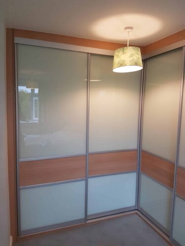 Corner sliding wardrobe